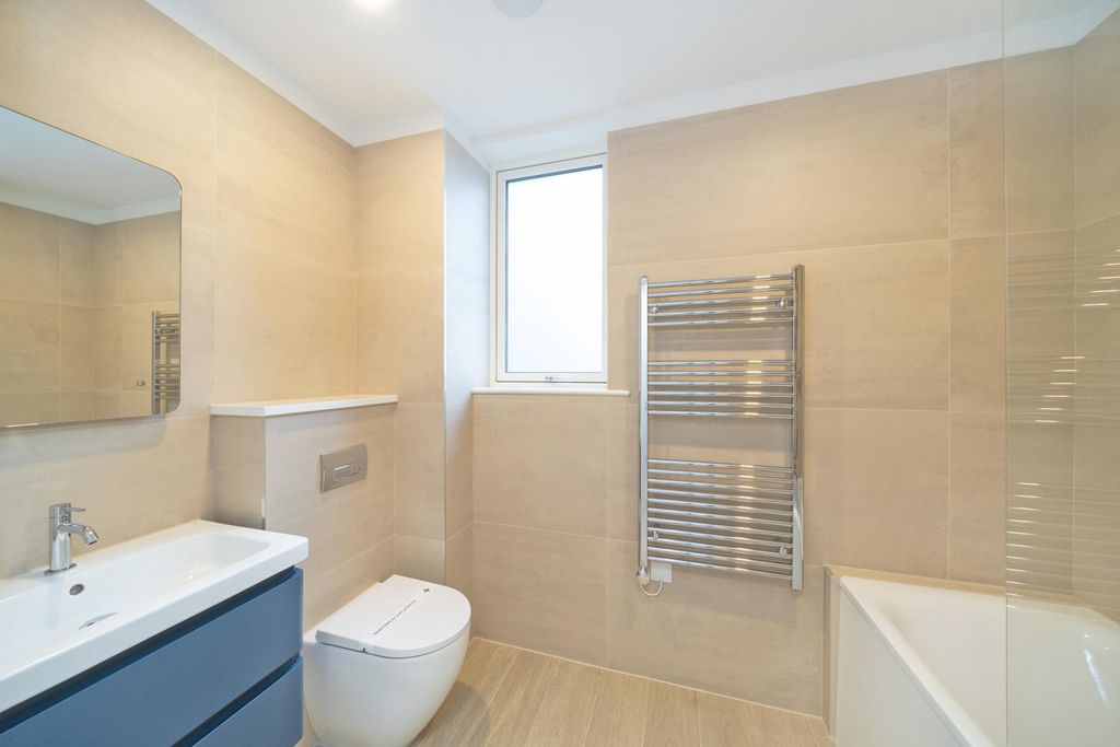 Property photo 3 of 25