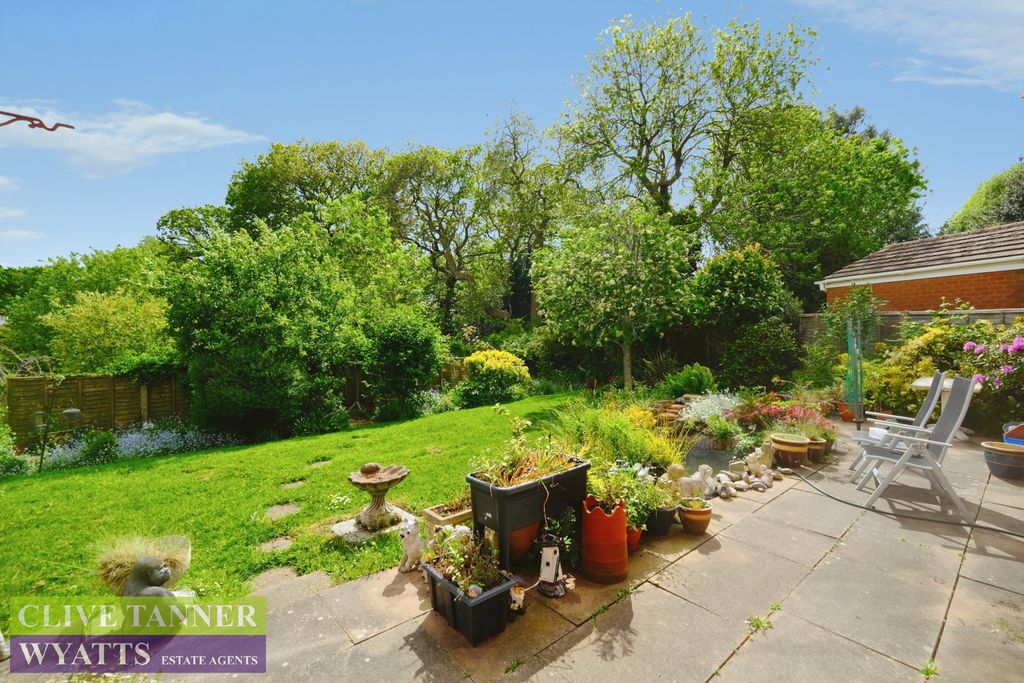 Property photo 2 of 17 South Facing Rear Garden