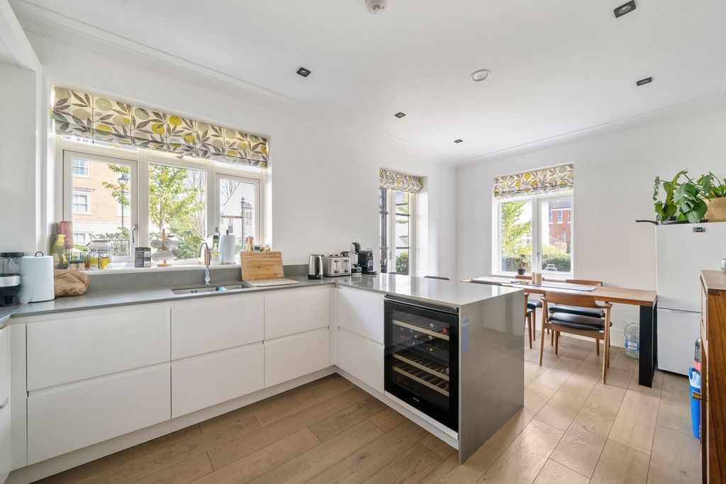 Property photo 3 of 21