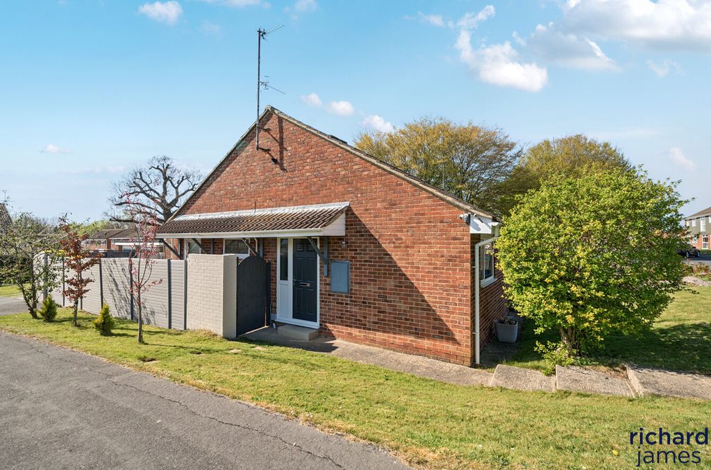 Property photo 1 of 18 0A91938049F14650Bea15016d0044B86