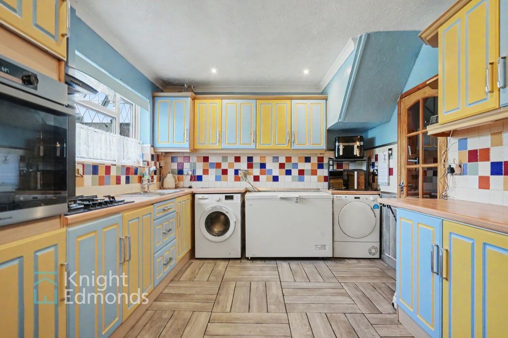 Property photo 2 of 21 Kitchen