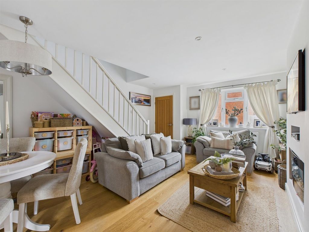 Property photo 2 of 14 Cam03972G0-Pr0138-Still019.Jpg