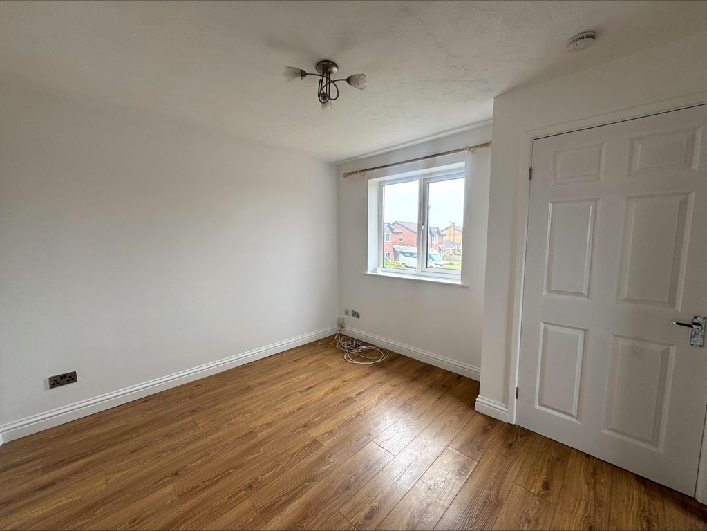 Property photo 3 of 10 Living Room