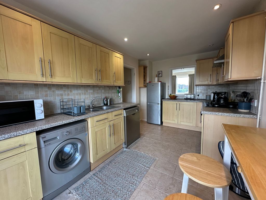 Property photo 3 of 14 Kitchen