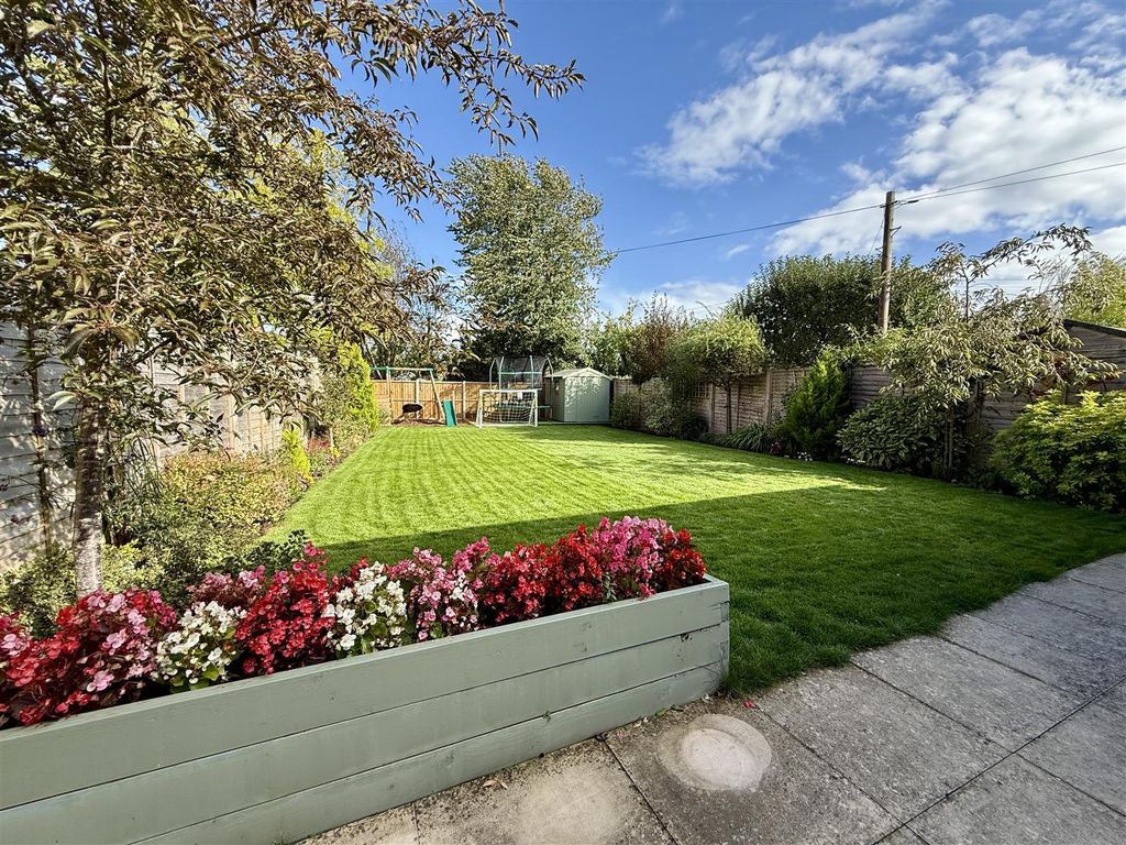 Property photo 2 of 24