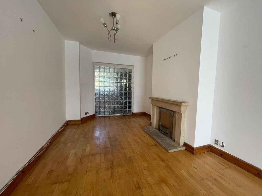 Property photo 2 of 15 Image