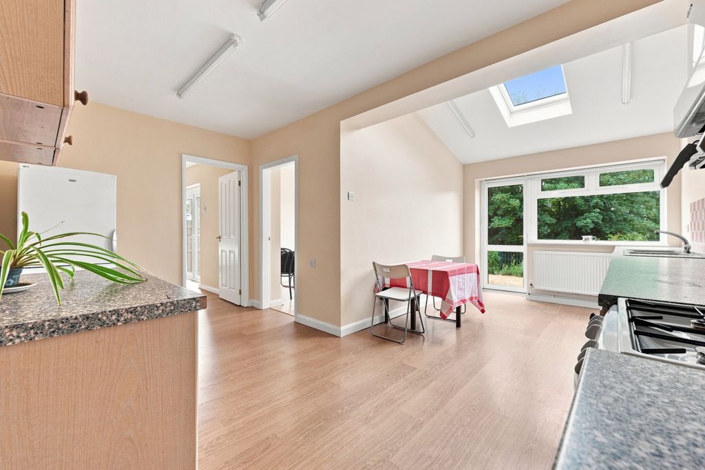 Property photo 2 of 34