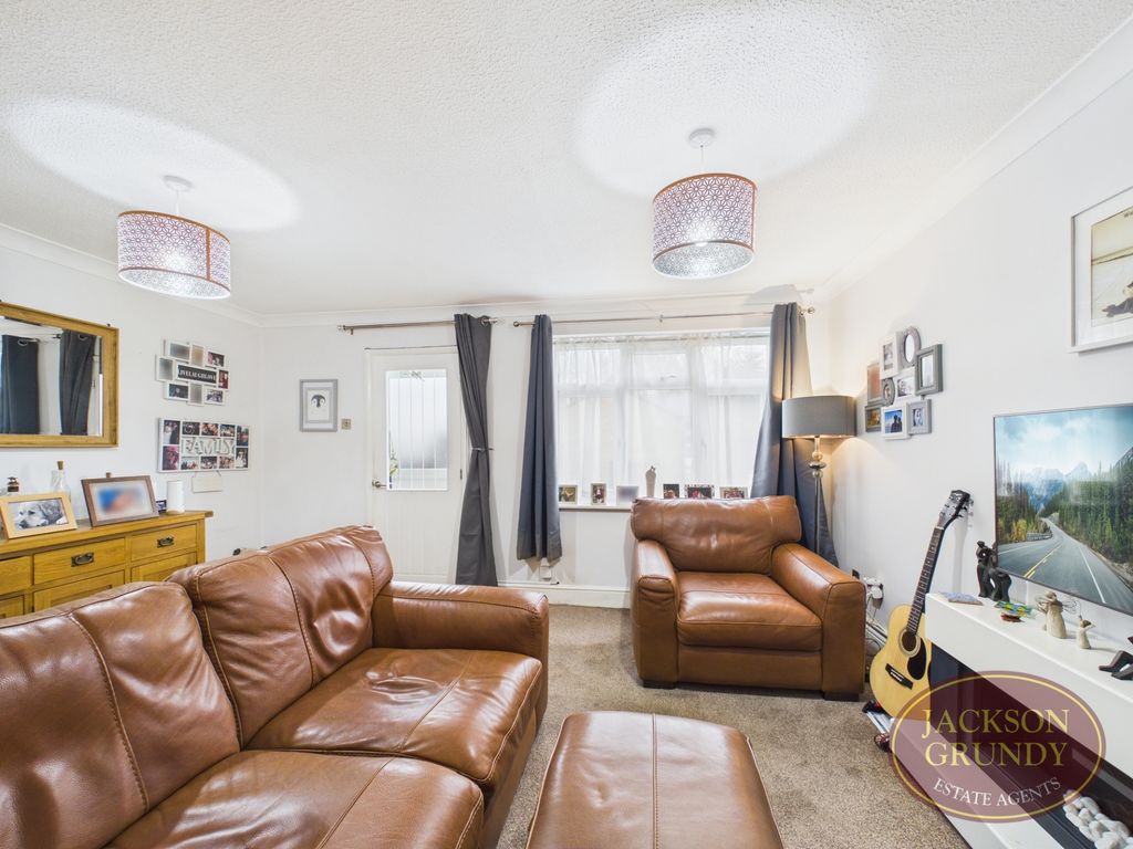 Property photo 3 of 12 Crabtree Close