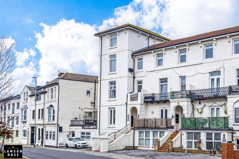 Property photo 1 of 11 .