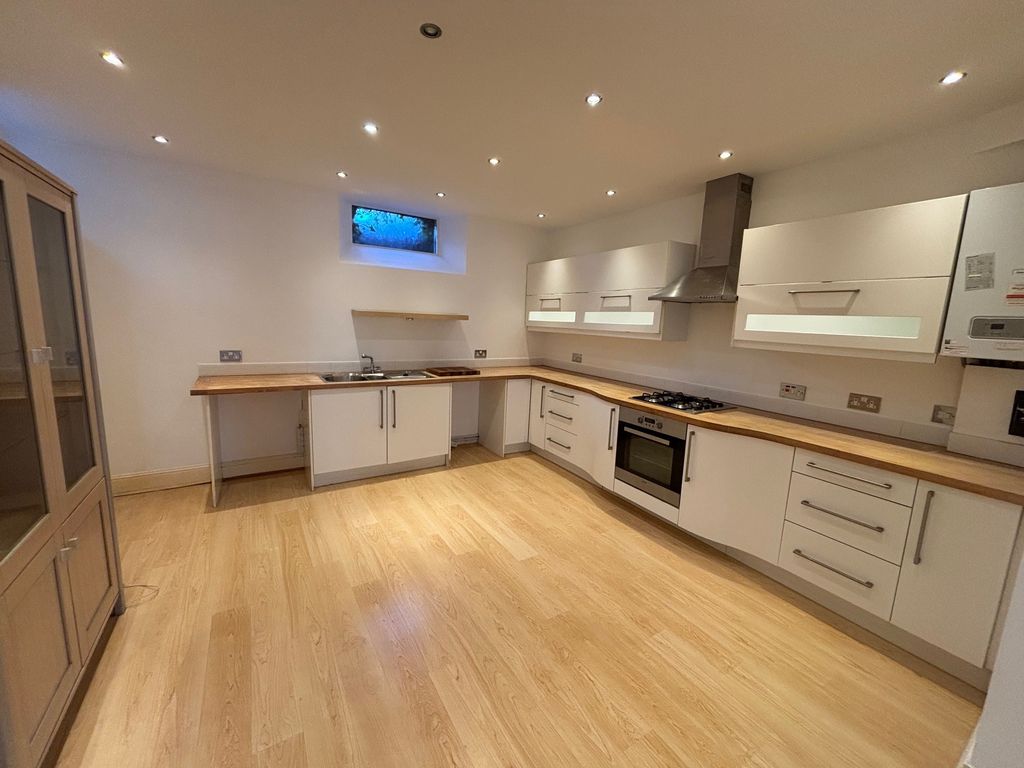 Property photo 2 of 9 2