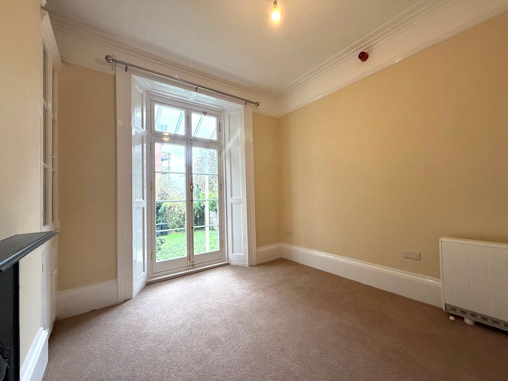 Property photo 3 of 28 Bed 1A