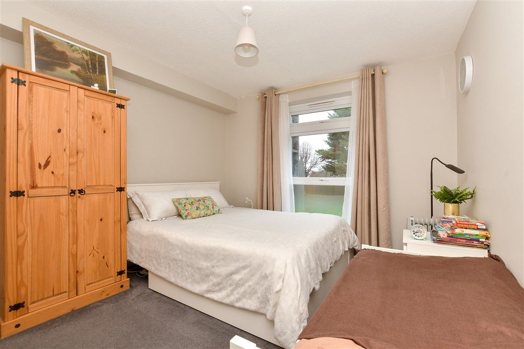 Property photo 2 of 9 Bedroom