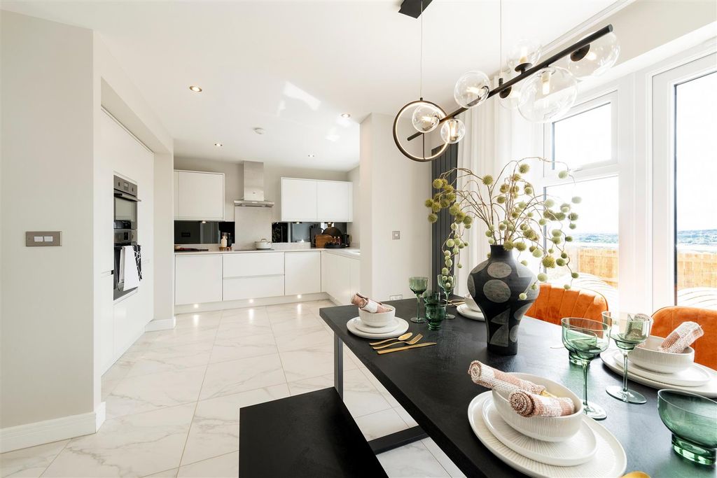 Property photo 3 of 17 Bellway_Whitworth_View_Cutler_Ht_011.Jpg