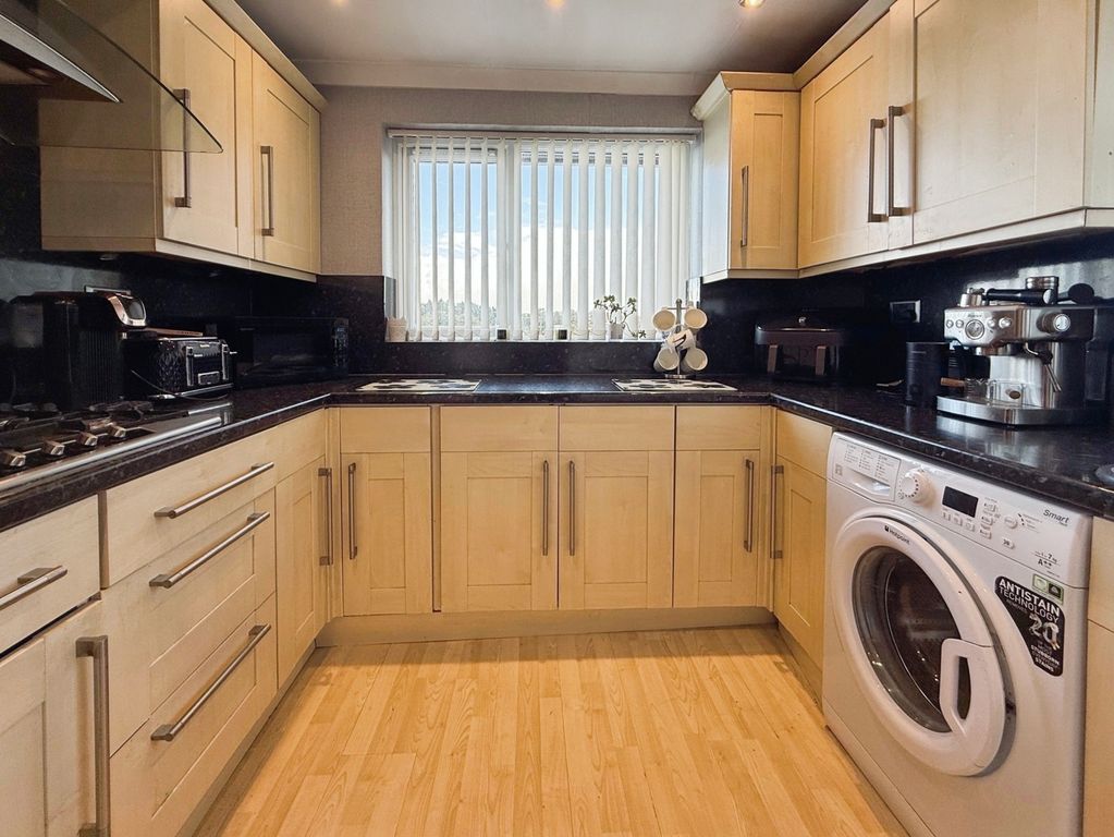 Property photo 3 of 15 Kitchen