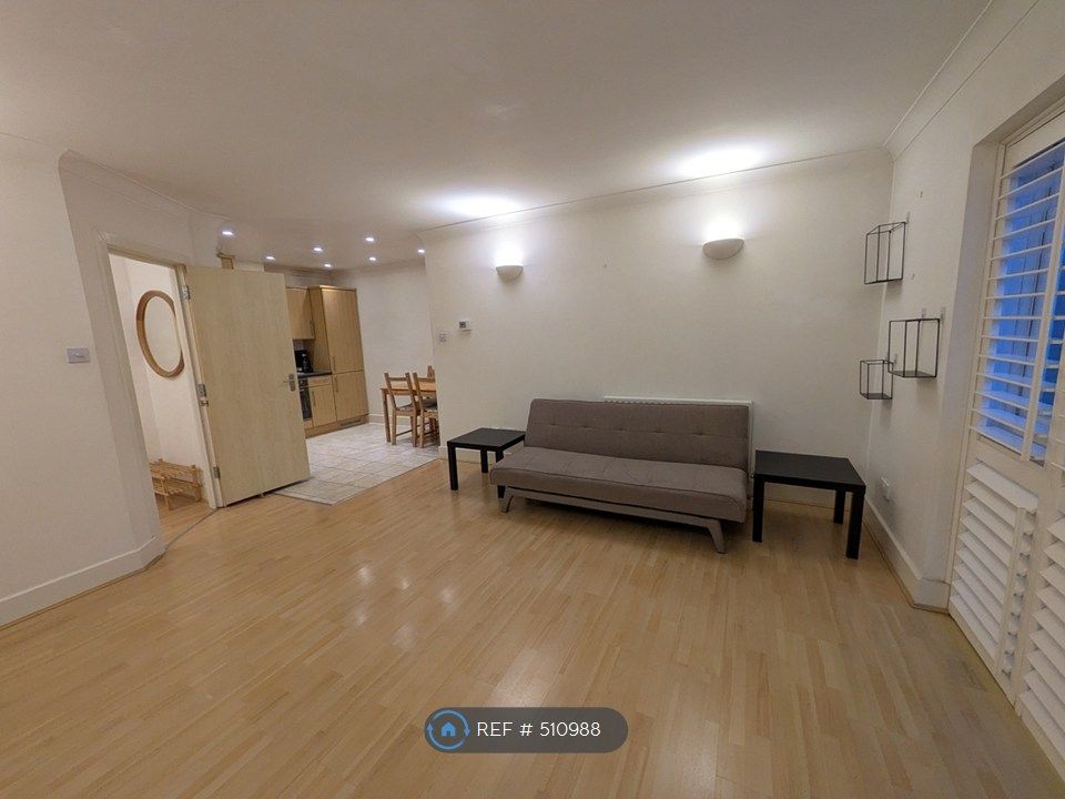 Property photo 1 of 7 Living Room