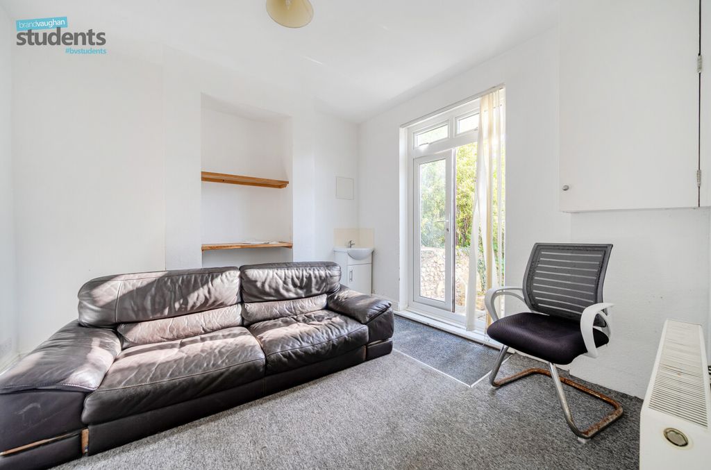 Property photo 3 of 11 2Aa6Db11-E82E-42F...