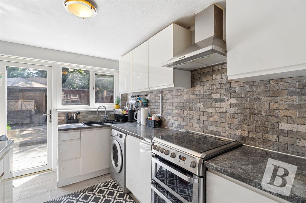 Property photo 2 of 11 Kitchen