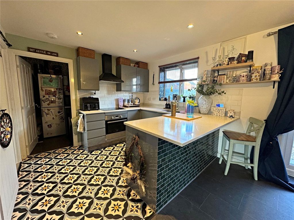 Property photo 3 of 16 Picture No. 11