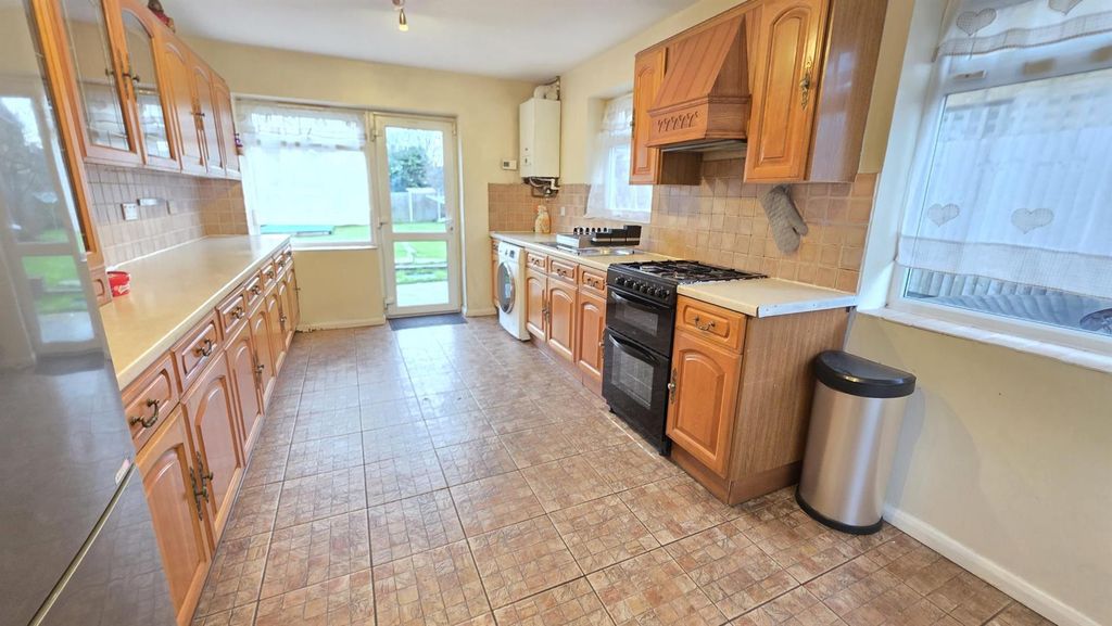 Property photo 3 of 8 1000084039.Jpg