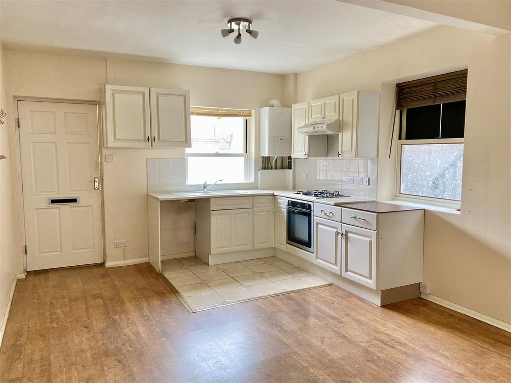 Property photo 2 of 10 Kitchen