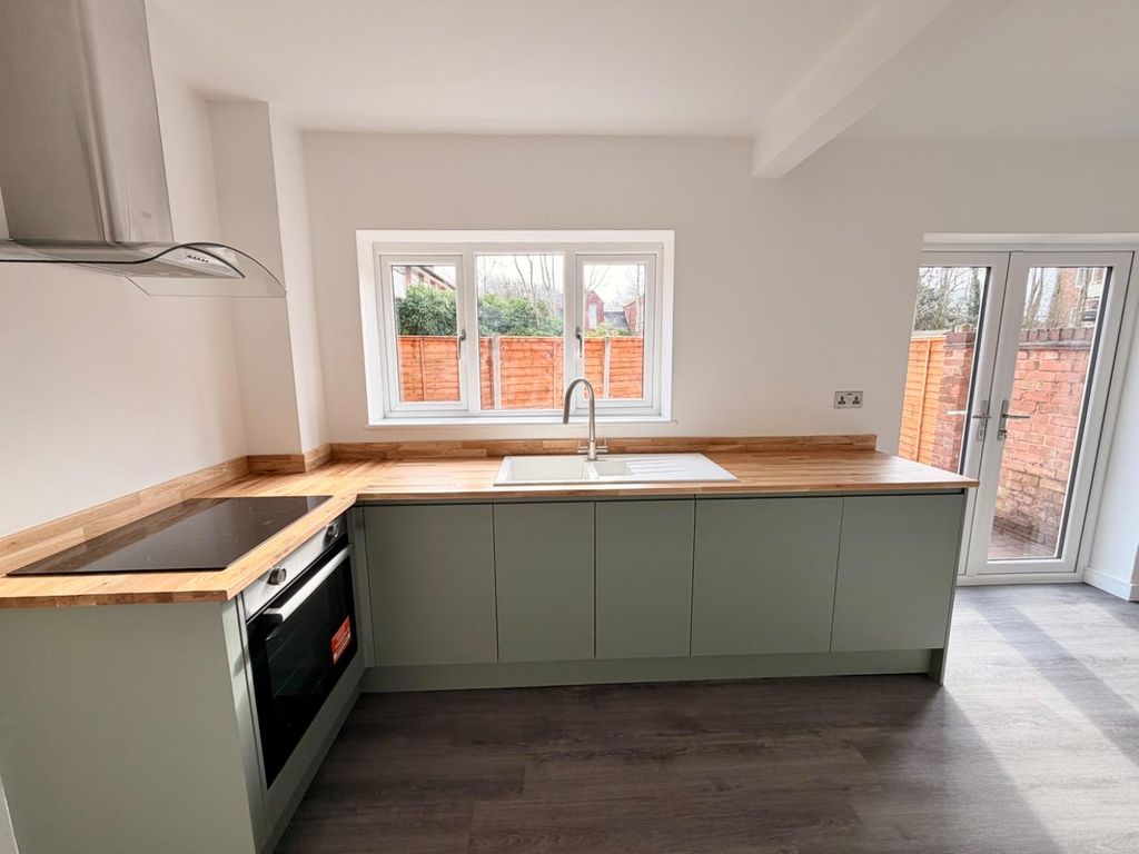 Property photo 3 of 19 Kitchen