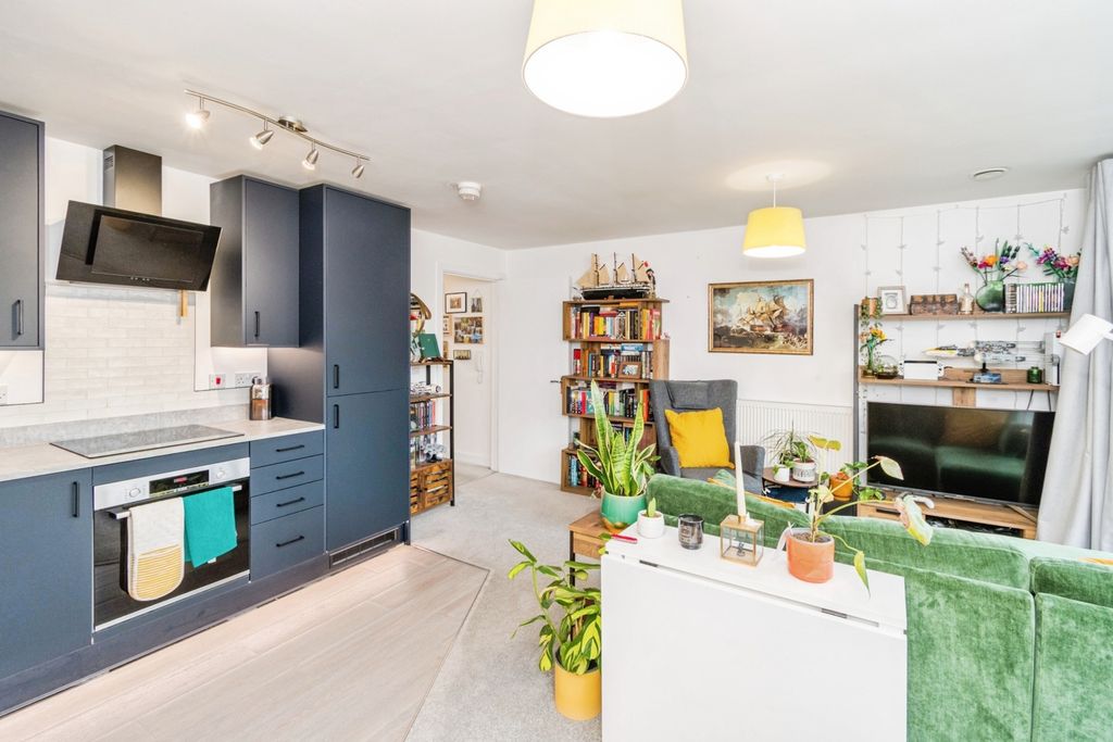 Property photo 3 of 14 Pbox-Img.Jpg