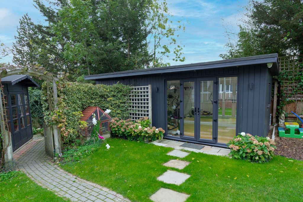 Additional image 16 of 5 bed detached house for saleOakleigh Gardens, Edgware HA8