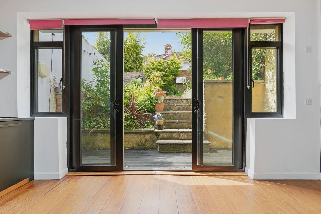 Property photo 1 of 25