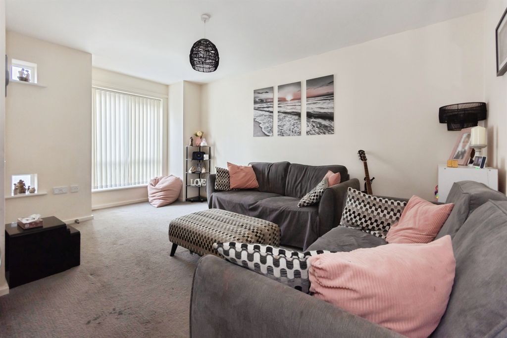 Property photo 2 of 17