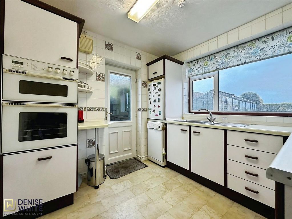 Property photo 3 of 24 Kitchen