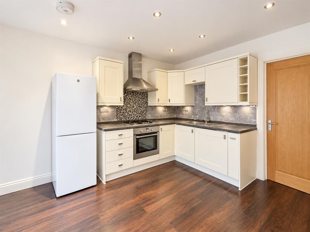 Property photo 2 of 8 Kitchen