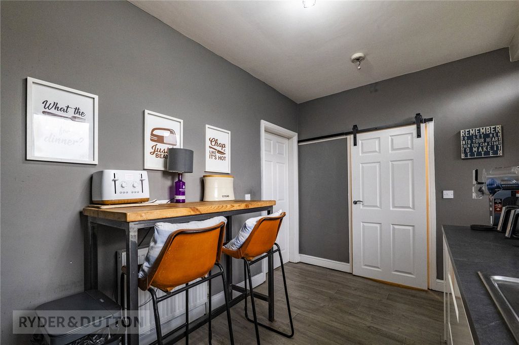 Property photo 3 of 23 Breakfast Kitchen