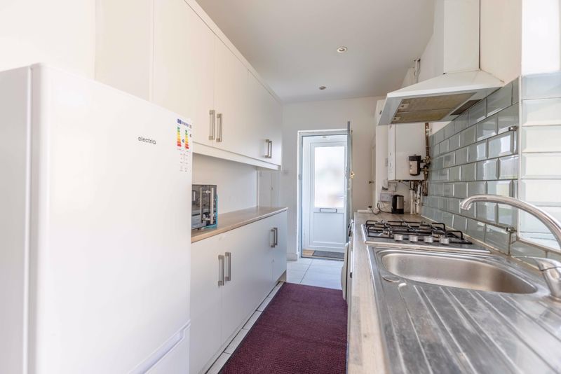 Property photo 3 of 8 Kitchen