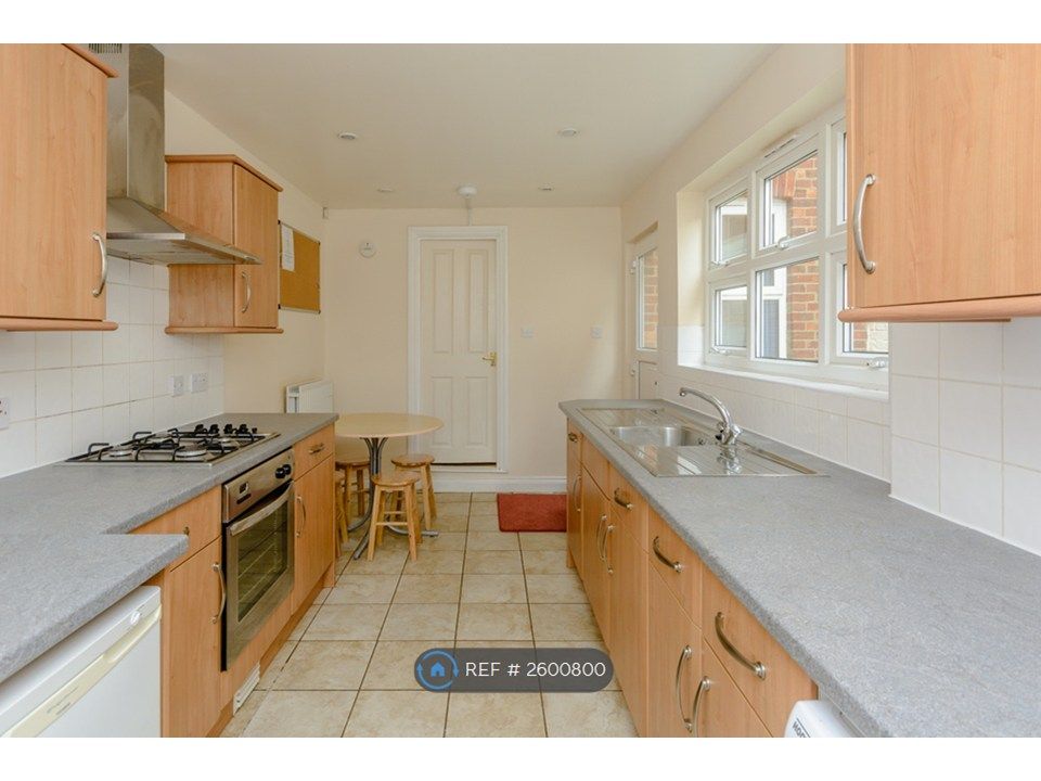 Property photo 2 of 11 Kitchen