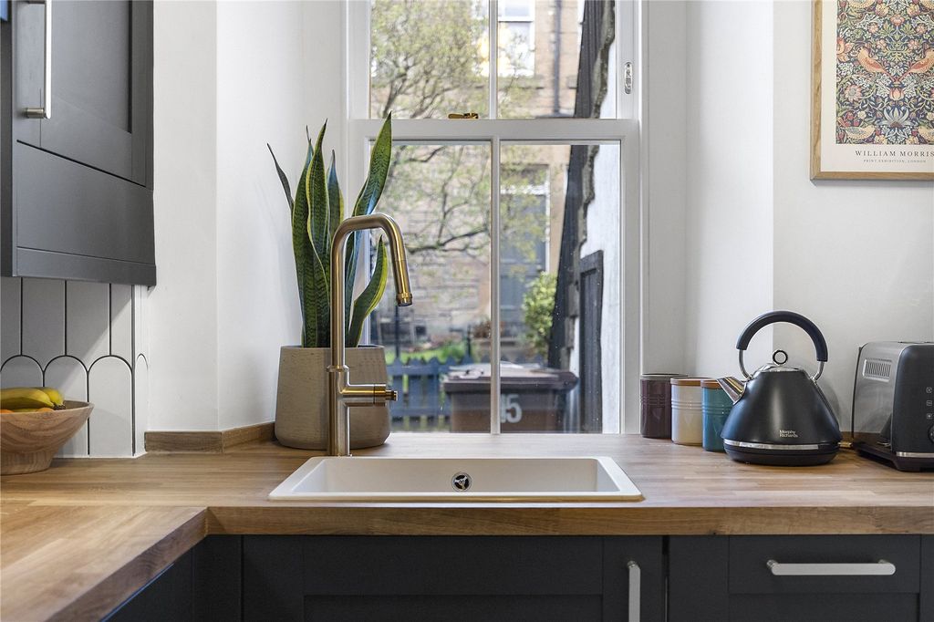 Property photo 3 of 31 7 Douglas Terrace