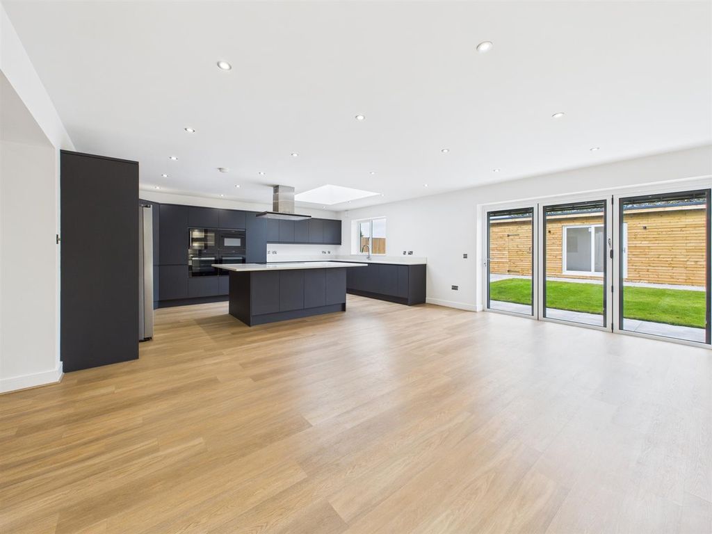 Property photo 3 of 31