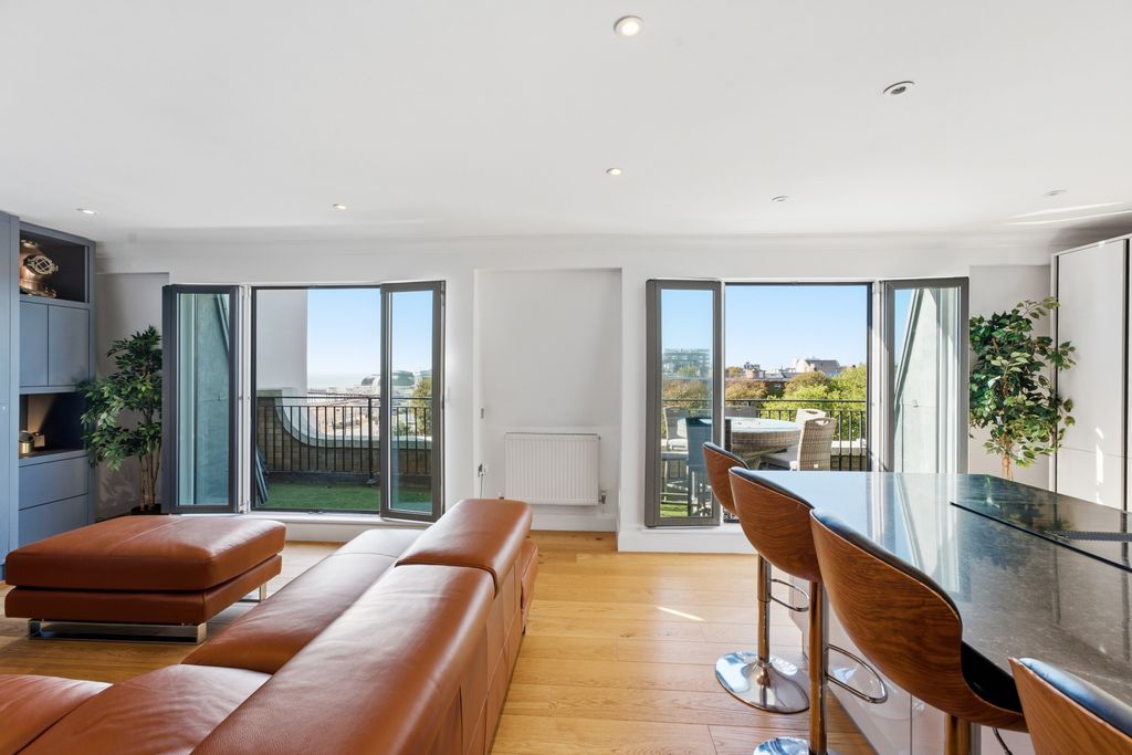 Property photo 3 of 20 20 The Warnes-6