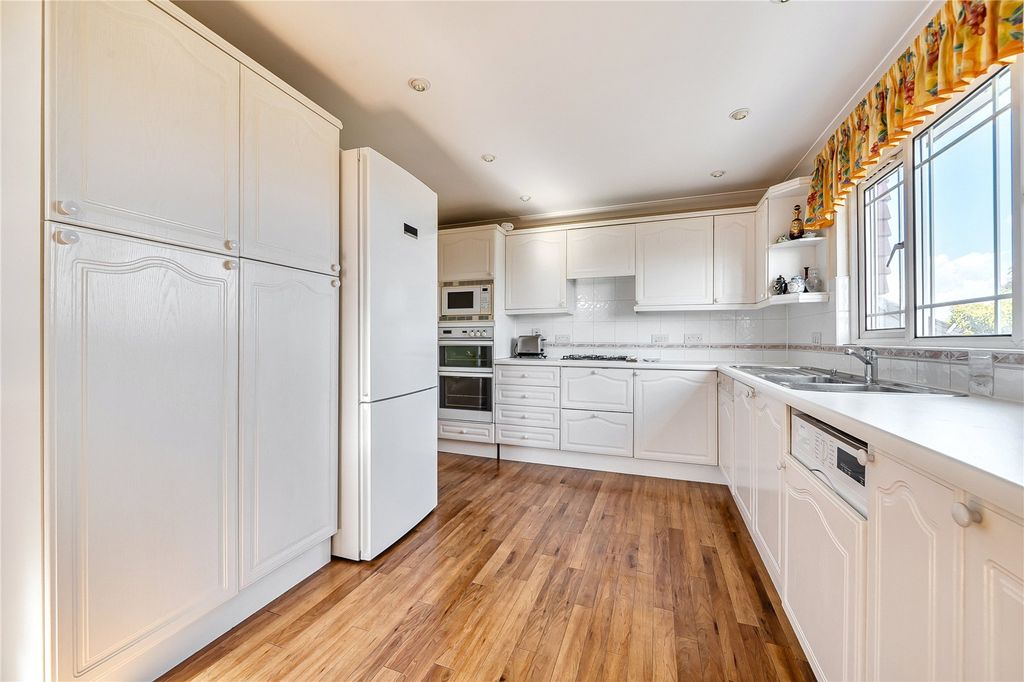 Additional image 15 of 3 bed flat for saleCulloden Road, Enfield EN2