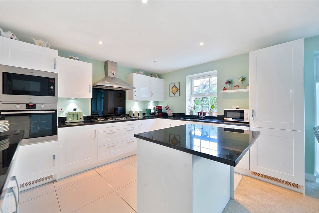 Property photo 3 of 14 Kitchen