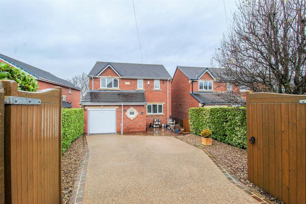 Property photo 1 of 32
