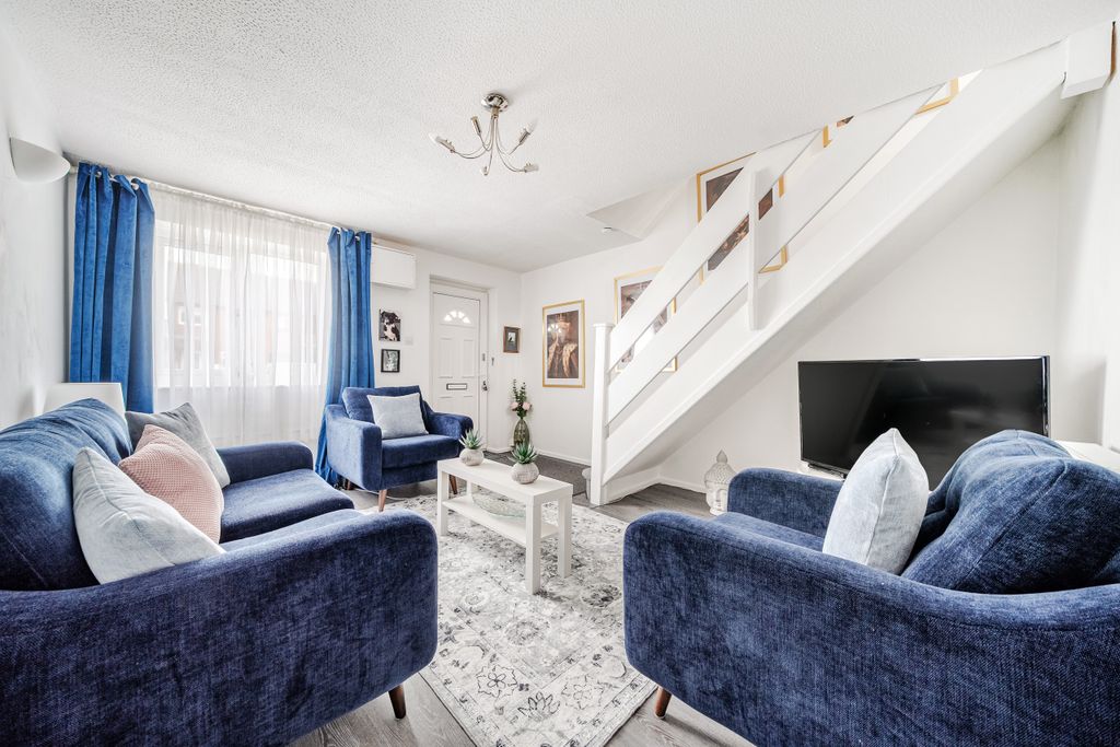 Property photo 3 of 21 1410527-13-698B8033Eb91E