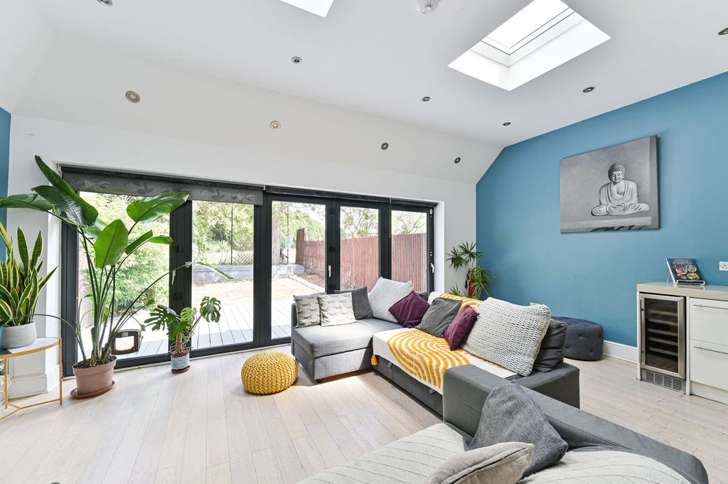 Property photo 1 of 18
