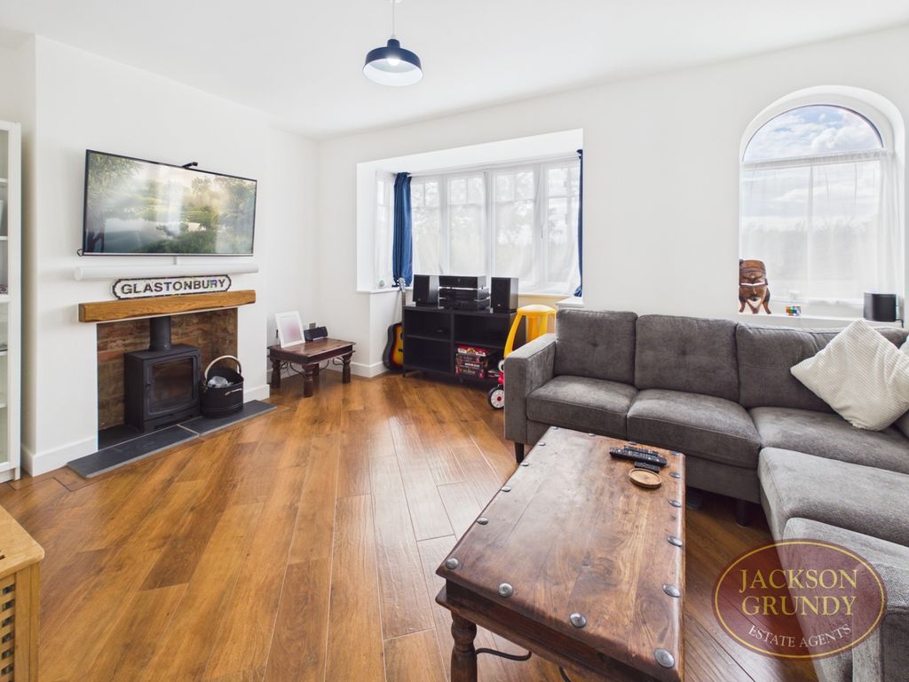 Property photo 2 of 23 Sandy Lane