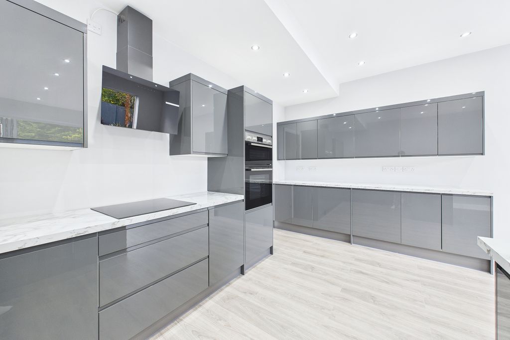 Property photo 2 of 20 Kitchen