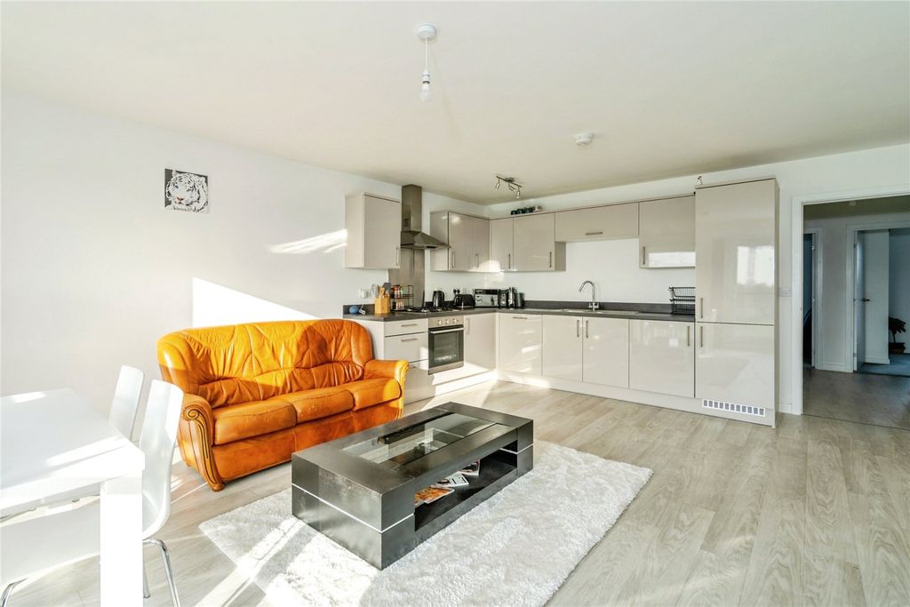 Property photo 2 of 20 Picture No. 17