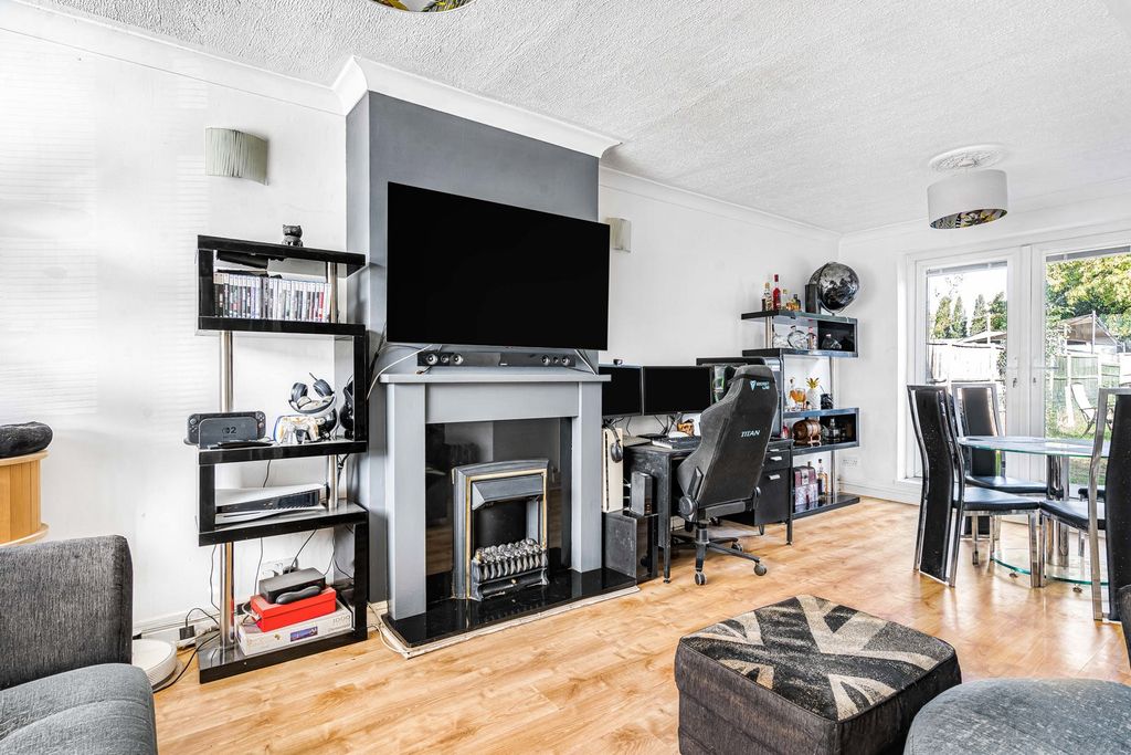 Property photo 3 of 10 Living Room