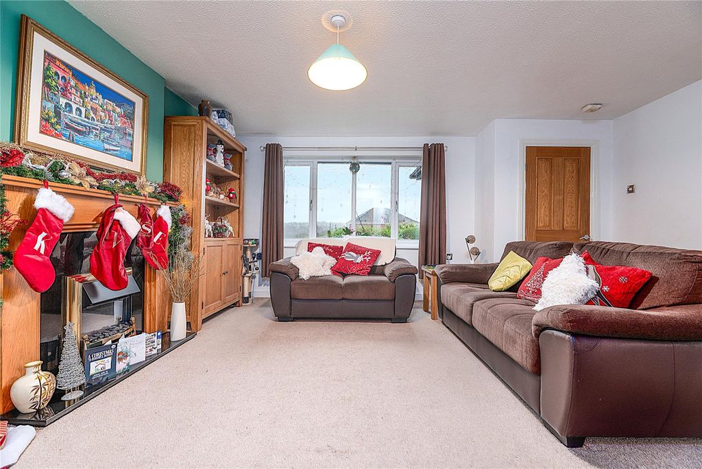 Property photo 2 of 33 Picture No. 12