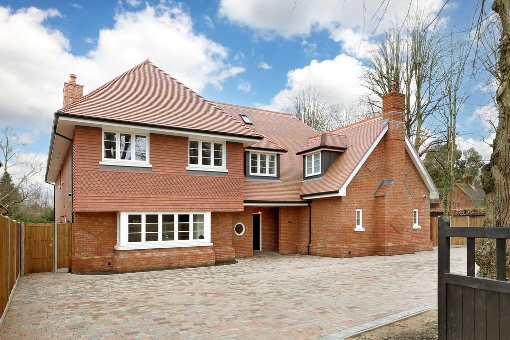 Property photo 1 of 18 Front