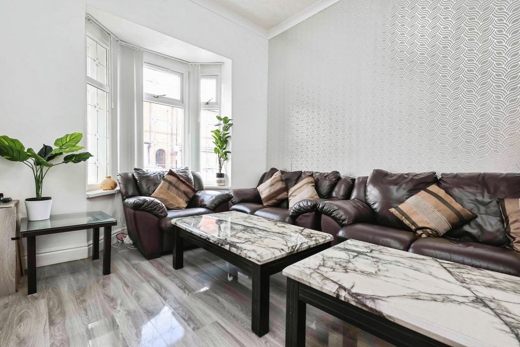 Property photo 2 of 19 Pbox-Img.Jpg