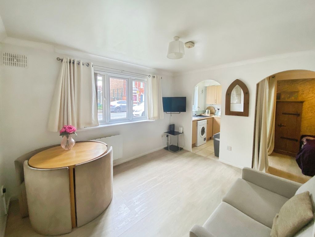 Property photo 3 of 8 Pbox-Img.Jpg